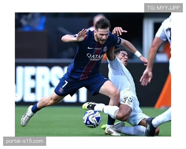 巴黎圣日耳曼5-0横扫雷恩，克瓦拉茨赫利亚梅开二度