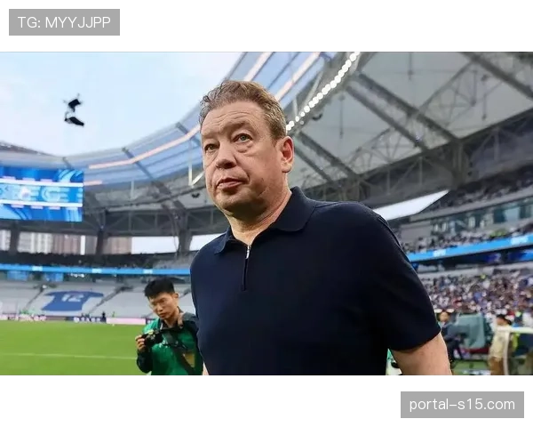 上海申花主帅斯卢茨基演练4-3-3新阵，强化进攻多样性